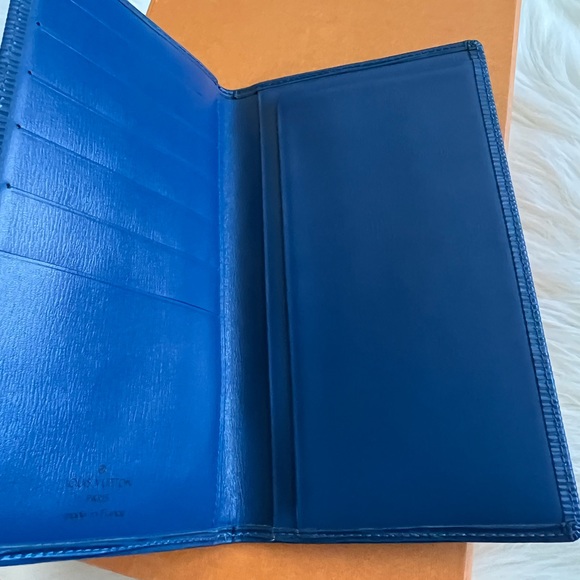 Authentic Louis Vuitton Card Holder - Picture 5 of 9